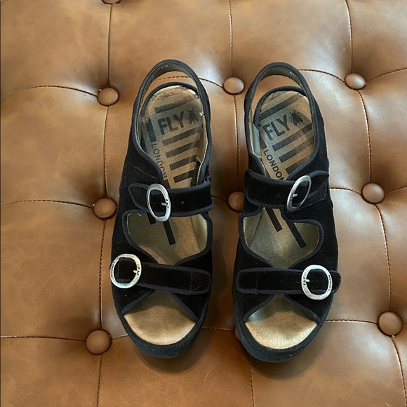 Fly London Black Buckle Sandals leather sz 39 EUC - Picture 1 of 8